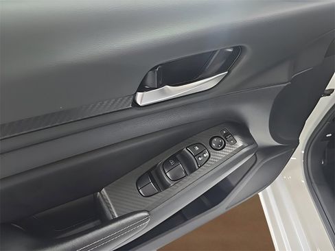 Used 2024 Nissan Altima 2.5 SV image 10