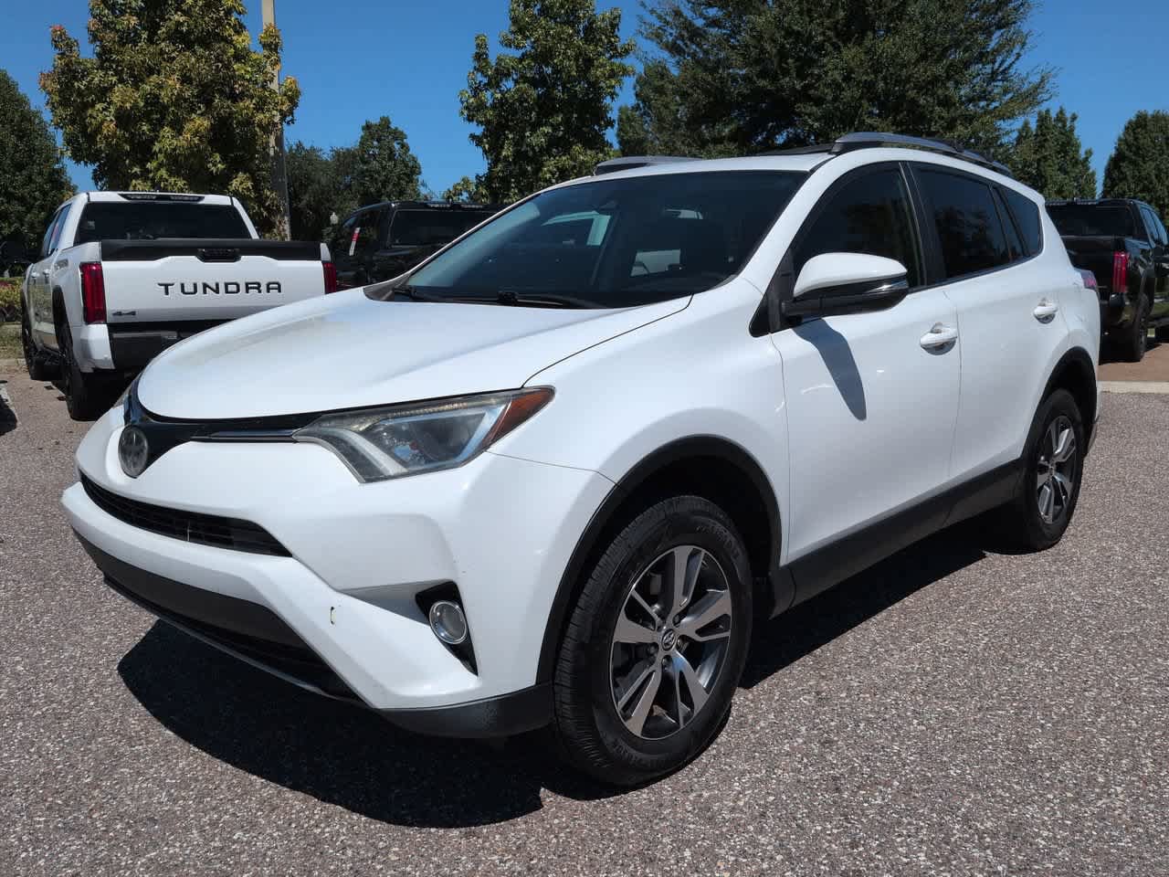 Used 2018 Toyota RAV4 XLE FWD image 2