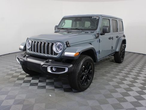 Used 2025 Jeep Wrangler Unlimited Sahara w/ Safety Group AWD/4WD image 20
