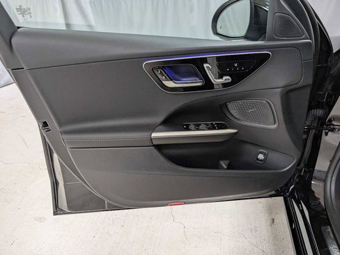 Used 2025 Mercedes-Benz C 300 4MATIC Sedan image 24