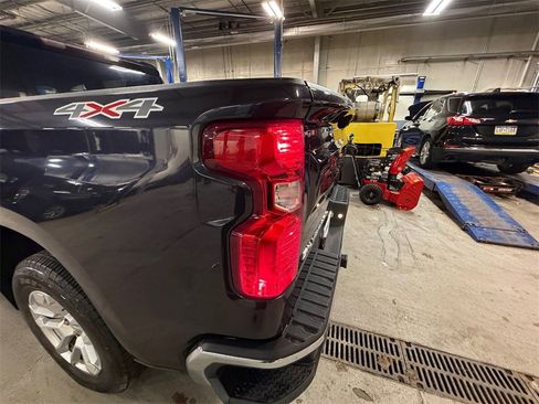 Certified 2023 Chevrolet Silverado 1500 LT image 30