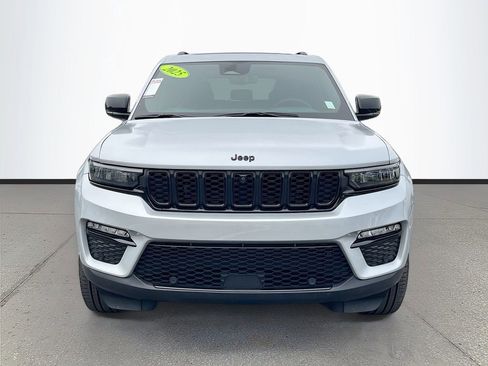 Certified 2025 Jeep Grand Cherokee Limited w/ Luxury Tech Group II AWD/4WD image 2
