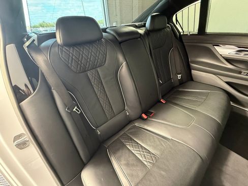 Used 2019 BMW 750i w/ Executive Package image 34
