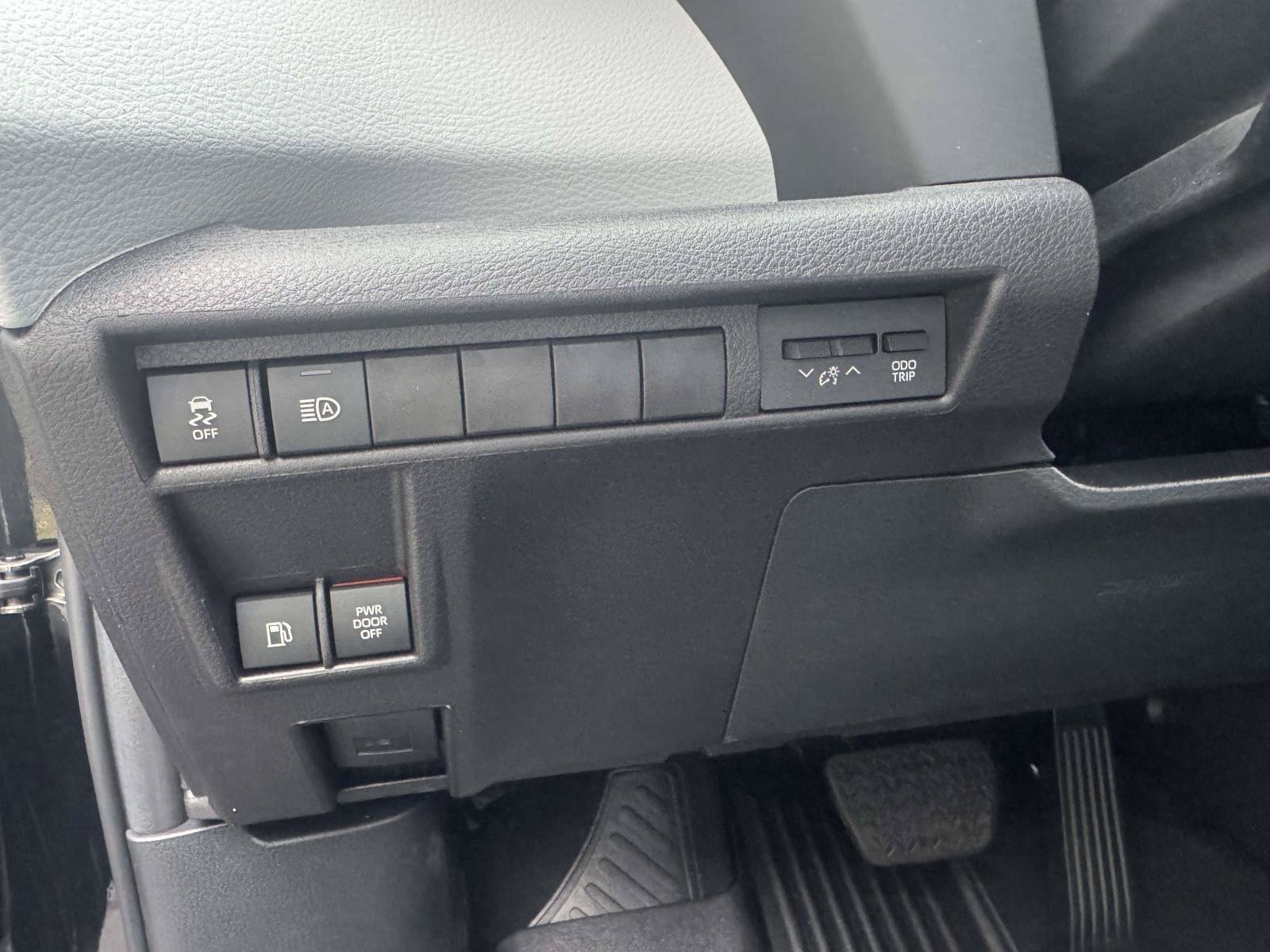 Used 2026 Toyota Sienna LE FWD image 20