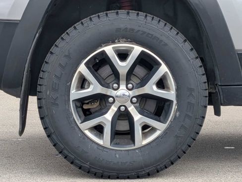 Used 2015 Jeep Cherokee Trailhawk w/ Leather Interior Group AWD/4WD image 13