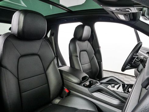 Certified 2024 Porsche Cayenne AWD/4WD image 25