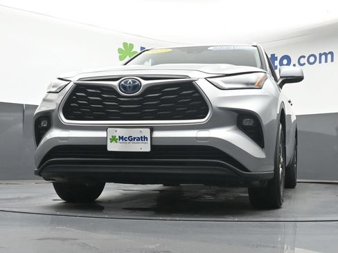 Used 2023 Toyota Highlander XLE AWD/4WD image 7