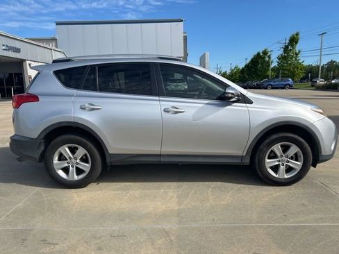 Used 2013 Toyota RAV4 XLE FWD image 3