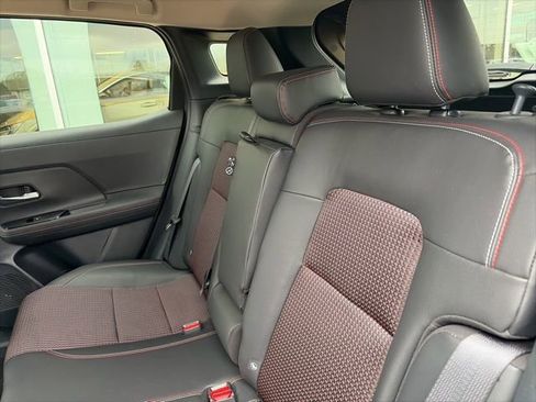 Certified 2025 Nissan Kicks SR image 18