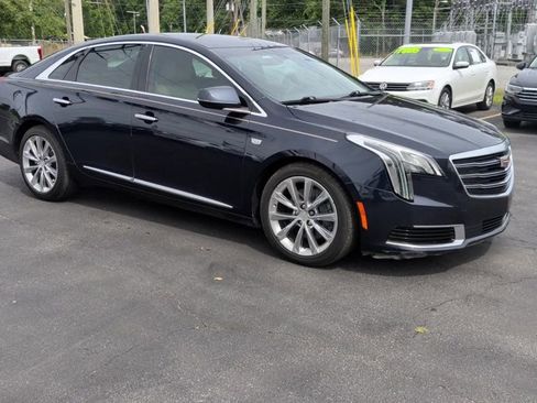 Used 2019 Cadillac XTS FWD image 2