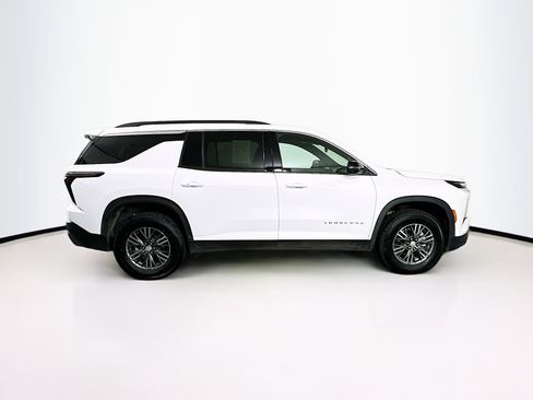 Used 2025 Chevrolet Traverse LT FWD image 10