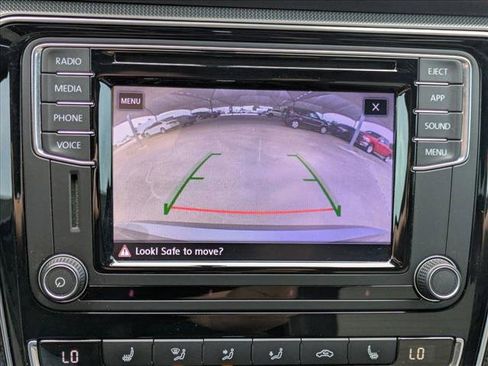 Used 2018 Volkswagen Passat GT FWD image 14