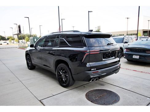 Used 2024 Chevrolet Traverse LT w/ Midnight/Sport Edition FWD image 6