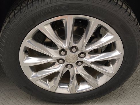 Used 2018 Buick Enclave Premium w/ Experience Buick Package FWD image 31