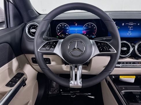 New 2026 Mercedes-Benz GLB 250 image 4