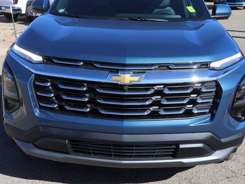 Used 2025 Chevrolet Colorado W/T w/ Advanced Trailering Package RWD image 2