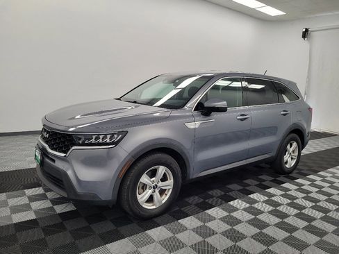Used 2023 Kia Sorento LX FWD image 2