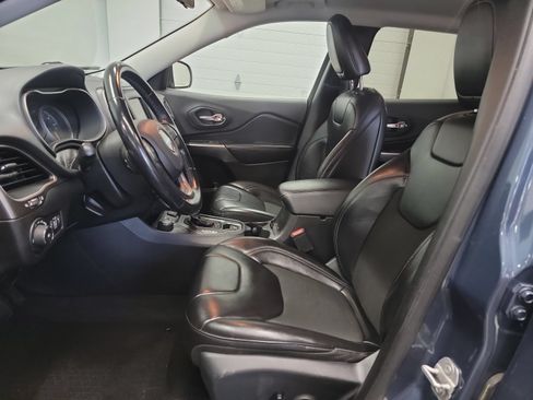 Used 2020 Jeep Cherokee Latitude Plus w/ Cold Weather Group AWD/4WD image 12