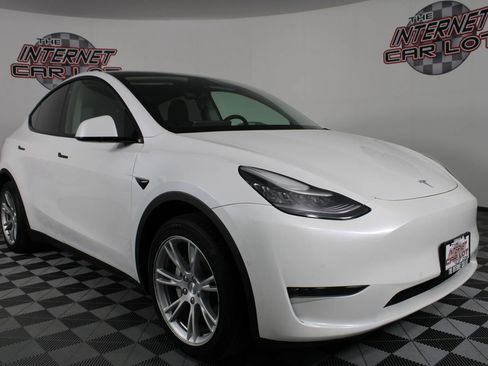 Used 2020 Tesla Model Y Long Range image 9