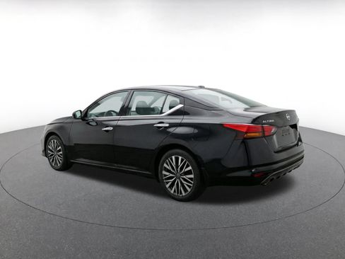 Used 2025 Nissan Altima 2.5 SV FWD image 7