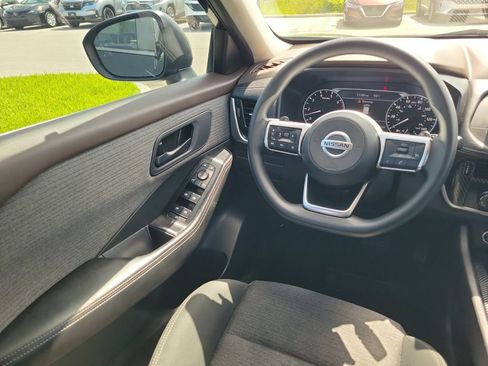 Used 2021 Nissan Rogue S FWD image 14