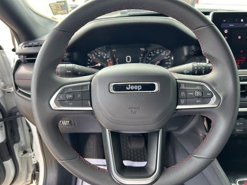 Used 2025 Jeep Compass Trailhawk AWD/4WD image 16