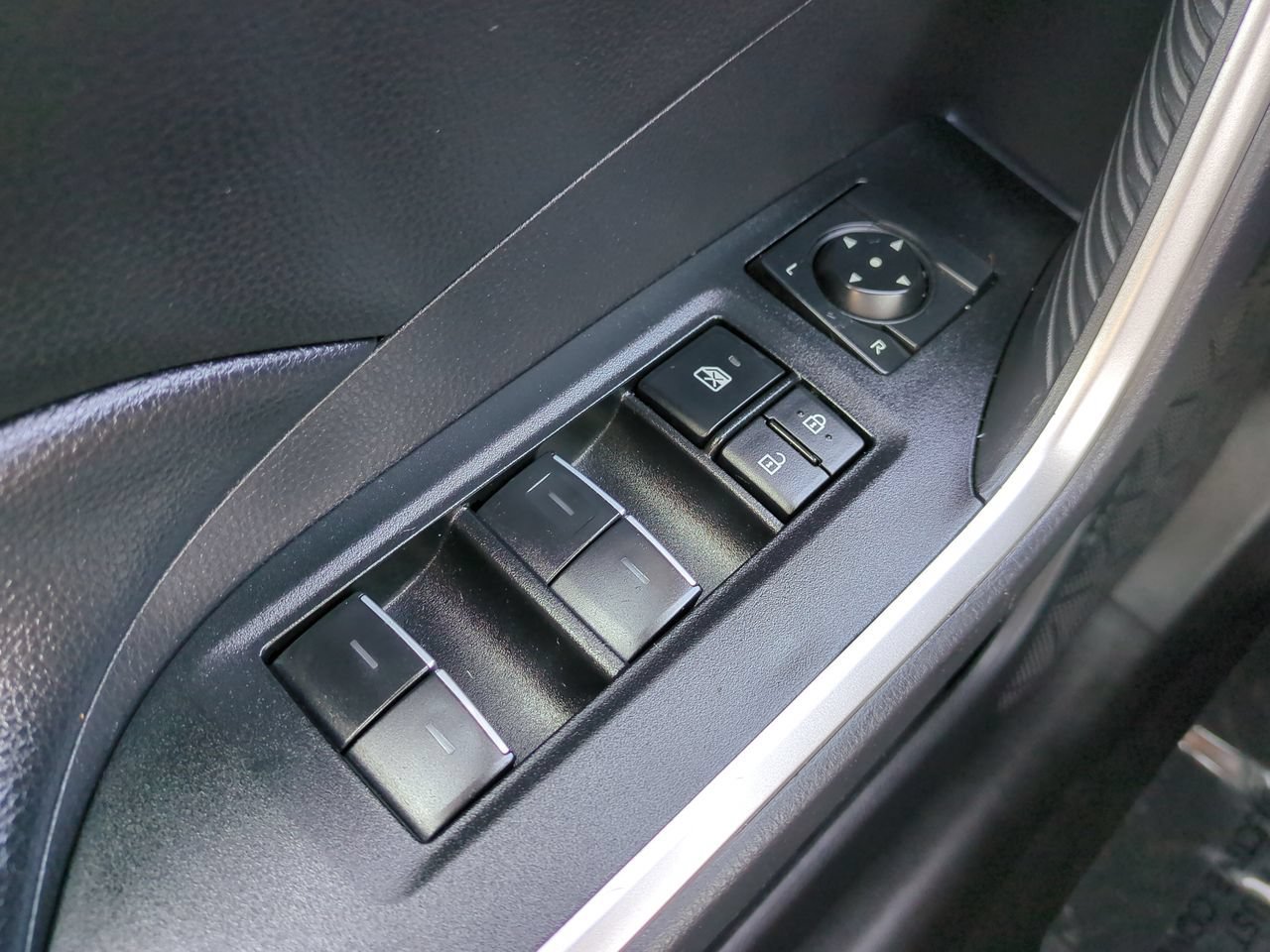 Used 2025 Toyota RAV4 XLE AWD/4WD image 22