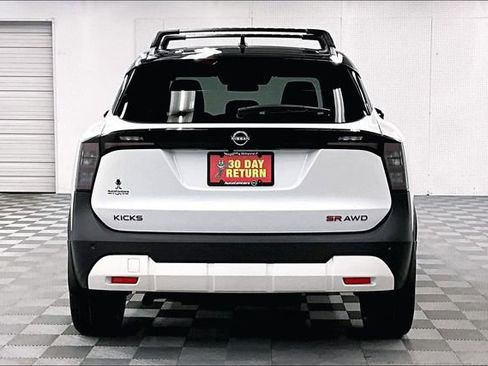 New 2026 Nissan Kicks SR AWD/4WD image 5
