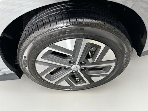 Used 2023 Hyundai Kona SE w/ Cargo Package image 11