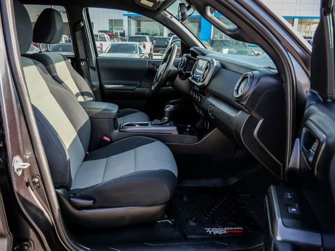 Used 2021 Toyota Tacoma TRD Off-Road image 16