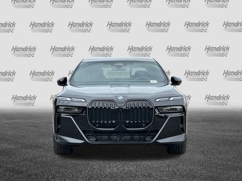 Used 2025 BMW 740i w/ Premium Package image 10
