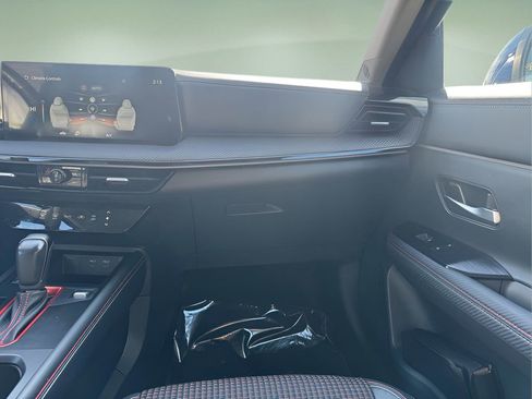 Used 2025 Nissan Kicks SR image 5