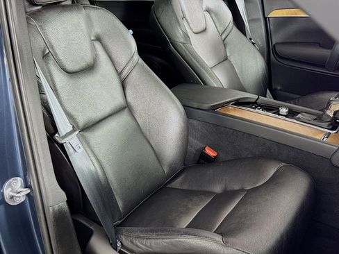 Used 2022 Volvo XC90 T5 Momentum image 38