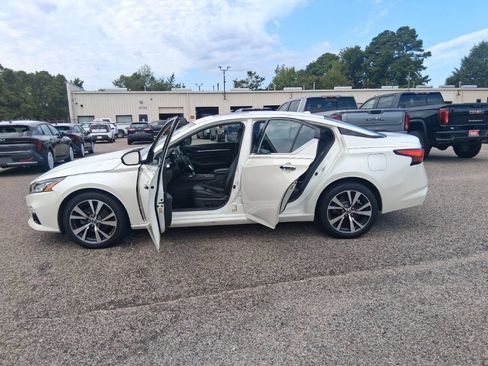 Used 2019 Nissan Altima 2.5 Platinum AWD/4WD image 18