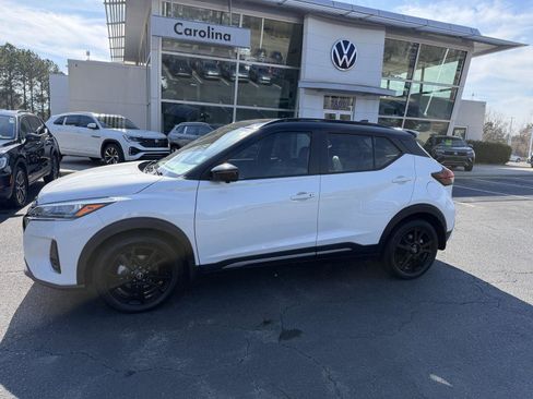 Used 2024 Nissan Kicks SR w/ SR Premium Package image 2