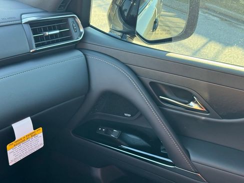 New 2025 Lexus LX 700h Luxury image 34