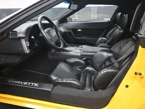 Used 1990 Chevrolet Corvette Convertible RWD image 5