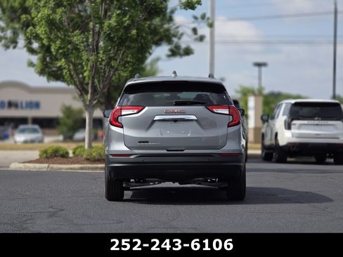 Used 2024 GMC Terrain SLE w/ Driver Convenience Package FWD image 6
