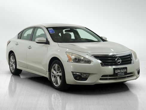 Used 2014 Nissan Altima 2.5 SV w/ Convenience Package image 7