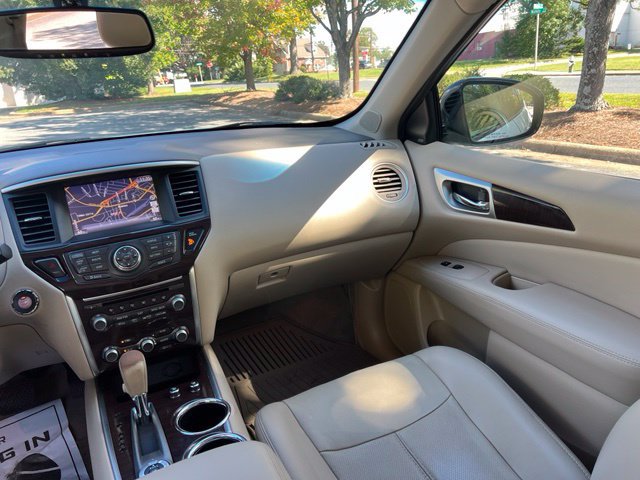 Used 2015 Nissan Pathfinder Platinum w/ Family Entertainment Package FWD image 29