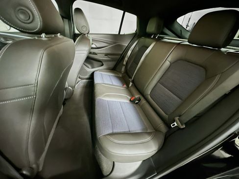 Used 2025 Buick Envista Preferred image 25