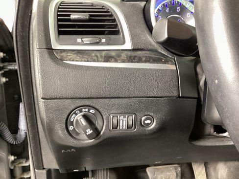 Used 2018 Chrysler 300 Limited w/ Safetytec Plus Group AWD/4WD image 23