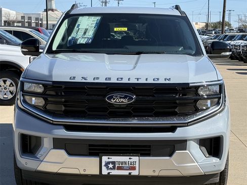 New 2026 Ford Expedition Platinum w/ Driver's Package image 8