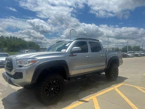 Used 2023 Toyota Tacoma SR AWD/4WD image 2