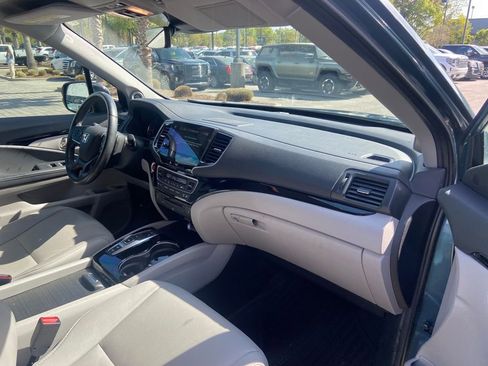 Used 2020 Honda Pilot Touring image 18