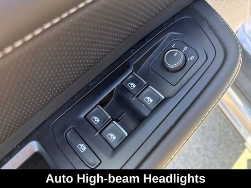 Used 2025 Volkswagen Atlas Cross Sport SE FWD image 13