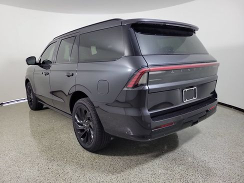 New 2025 Lincoln Navigator Reserve w/ Jet Appearance Package AWD/4WD image 3