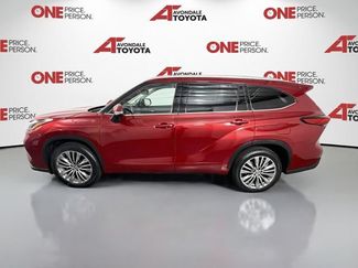 Used 2023 Toyota Highlander Platinum FWD video 4