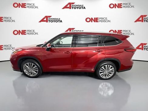 Used 2023 Toyota Highlander Platinum FWD image 4