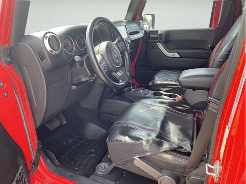 Used 2017 Jeep Wrangler Unlimited Sahara w/ Connectivity Group AWD/4WD image 8
